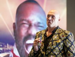 фото - Фьюри постоянно завышает свою рыночную стоимость — промоутер Усика