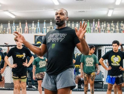 фото - Сколько нужно предложить Джонсу, чтобы он дал бой Аспиналлу? Ответ есть у «эксперта»