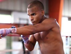 фото - Top Rank разорвали контракт с «Бомбой» Джонатаном Гонсалесом