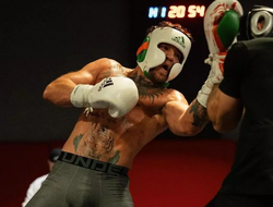 фото - Макгрегор поделился видео: «Они все тут празднуют, а я тренируюсь»