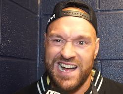 фото - Фьюри обратился к Усику: «Харе бегать, мелкая сосиска!»