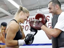 фото - Тренер Ронды Роузи хочет, чтобы она вернулась для боя с Киборг Жустино