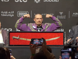 фото - Пресс-конференция Александра Усика после второй победы над Фьюри