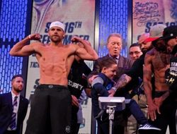 фото - Видео: как сын Сондерса бил Монро ниже пояса на взвешивании