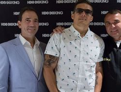 фото - Лёффлер: Победа над Гассиевым открыла Усику множество вариантов 