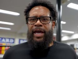 фото - У Нормана проблемы? Хэйни спарринговал со средневесами — отец претендента