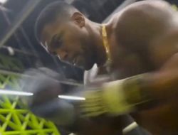 фото - Энтони Джошуа жёстко избивает мешок. Последствия травмы и операции позади?