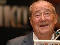 фото - Боб Арум о бое Мэйуэзер–Макгрегор: Ради бога, где вы тут бой видите?