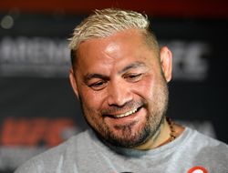 фото - Хант в шоке, каким здоровенным оказался Леснар: Он запредельно массивный!