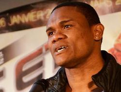 фото - Официально: Элейдер Альварес пройдет проверку Алланом Грином