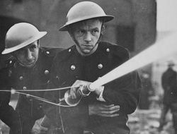 фото - Игры в пожарных Атласу и Брэдли не помогут — Роуч