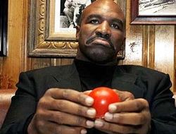 фото - Эвандер Холифилд дал прогноз на бой Стиверна и Уайлдера