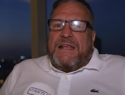 фото - Усик и Фьюри поговорили по телефону. Тайсон предложил дружить домами