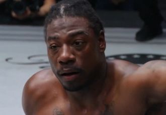 Аджагба удосрочил Мартина: видео