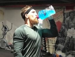 фото - Вести из соцсетей: Валуев показал теплицу, Кудряшов сцепился со шваброй