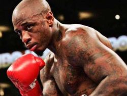 фото - Малик Скотт повалялся, но победил Тони Томпсона