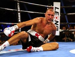 фото - Артур Бетербиев вызывает на бой Сергея Ковалёва: Так ты «Лапша» или «Крушитель»?