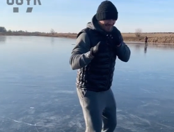 фото - Головкину сделали презент, Усик тренируется на тонком льду, Джошуа прибыл в Саудовскую Аравию — соцсети 