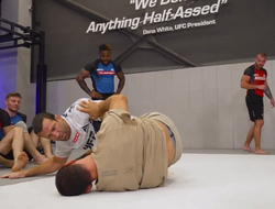 фото - Чимаев засабмитил Рокхолда: видео