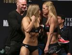 Видео взвешивания перед UFC 193: Роузи, Холм и другие