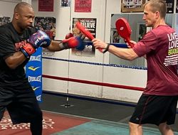 фото - Скорость Роя Джонса по-прежнему невероятна — тренер рассказал о подготовке к Тайсону