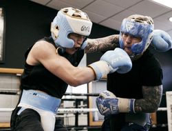 фото - Батька бить не легче. Кэмпбелл Хэттон о 6 раундах спарринга с легендарным отцом