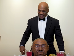 фото - Майк Тайсон съел ухо Роя Джонса ещё до боя: видео (18+)