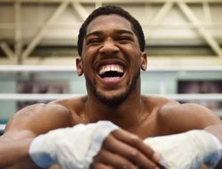 фото - «Всё время шутит и смеётся». Тренер Энтони Джошуа рассказал о его настрое перед реваншем с Руисом