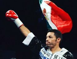 фото - Олдскул. Джонни Гонсалес побил никарагуанца, который младше на 15 лет