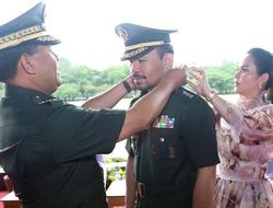 фото - Ковалёв и Ярд благодарят за поддержку, Пакьяо в военной форме, Макгрегор извиняется за удар старика — соцсети
