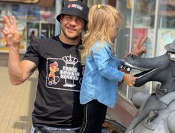 фото - Бетербиев готовится к Фаньлуну, 300 ударов за раунд Руиса, Беринчик с крылатым персонажем — соцсети