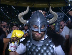 фото - «Берсерк» Беринчик вырвал победу у Йигита