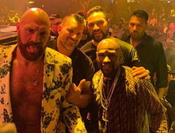 фото - Фьюри в компании Мэйуэзера и Паркера в ночном клубе, Усик и Херн на постере популярной комедии — соцсети 