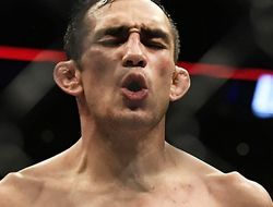 фото - Тони Фергюсон победил Энтони Петтиса в кровавой войне