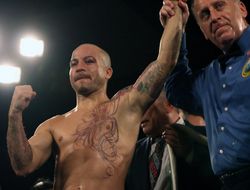 фото - Рафаэль Маркес досрочно проиграл Эфраину Эскивиасу