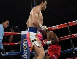 фото - Хулио Сесар Чавес-младший снёс с ринга Браво в стартовом раунде