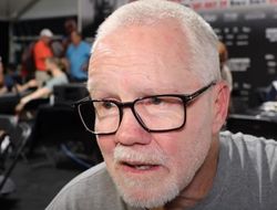 фото - Спенс–Кроуфорд. Матёрый тренер не считает, что победитель будет №1 в мире