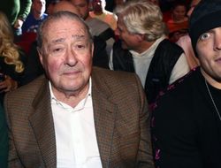 фото - Кто победит в бою Усик – Уайлдер? Боб Арум удивил прогнозом