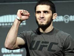 фото - Ислам Махачев сразится с экс-чемпионом UFC в конце октября — СМИ