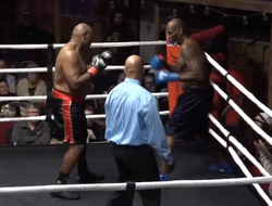 фото - Тайсовщина какая-то! 59-летний экс-чемпион хэвивейта возобновил карьеру, победил нокаутом: видео