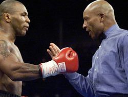 фото - Если бы не Роджер Мэйуэзер, мир мог бы и не узнать Флойда — легендарный рефери