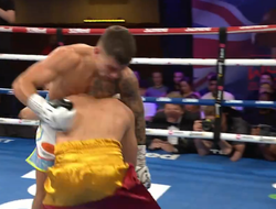 фото - Ноукс защитил титул, Диккенс выбрасывал соперника с ринга: видео