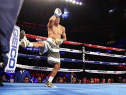 фото - Дерзкий Теофимо Лопес: В бою против Педрасы Ломаченко выглядел совсем г***яно!