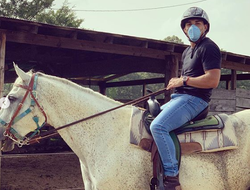 фото - Ломаченко и Усик на соревнованиях по дрифту, Теофимо на конной прогулке, Мадримов показал класс на перекладине — соцсети 