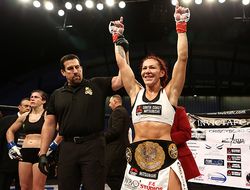 фото - Invicta: «Киборг» Жустино нокаутировала Дарью Ибрагимову