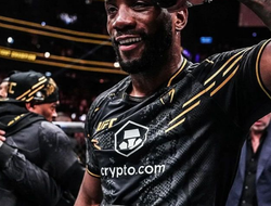 фото - Джонс пообещал крутой подарок чемпиону: «Хочешь мотоцикл на Рождество?»