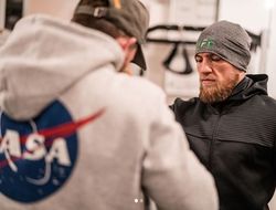 фото - Деревянченко отрастил крылья, Гассиев объявил конкурс, Макгрегор работает с NASA — соцсети