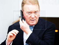 фото - Фрэнк Уоррен: «Клеверли деклассирует Ковалёва, как Кальзаге - Лэйси»