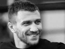 фото - Василий Ломаченко: Остроты Линареса забавны, но я хочу услышать его после боя