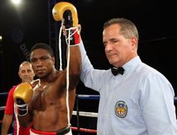 фото - Сенсация в Майами: ветеран Ангуло побил проспекта